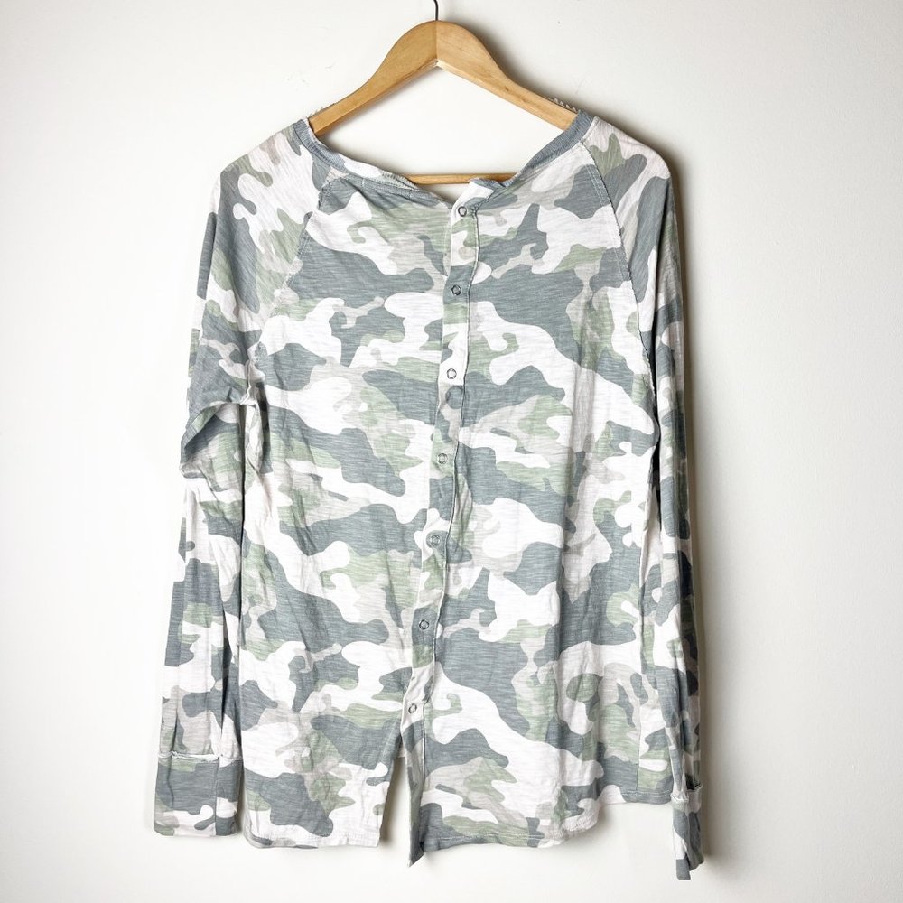 2/$30 Dear John Camo Top M - Picture 3 of 5